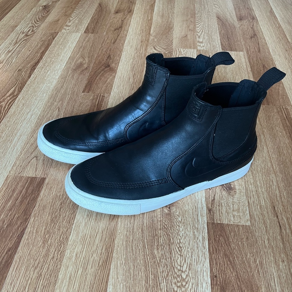 Nike SB Zoom Janoski Slip Black Pale Ivory Chelsea Boot